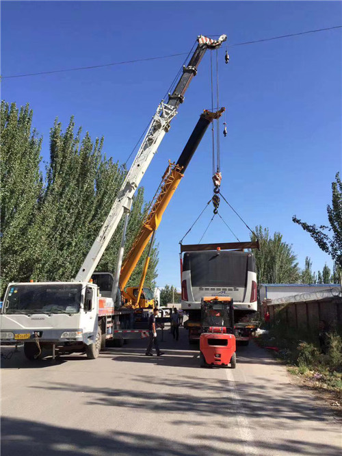 新平港口集装箱搬运案例